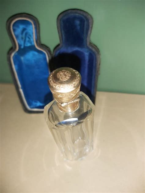 Perfume Flacon Antik .